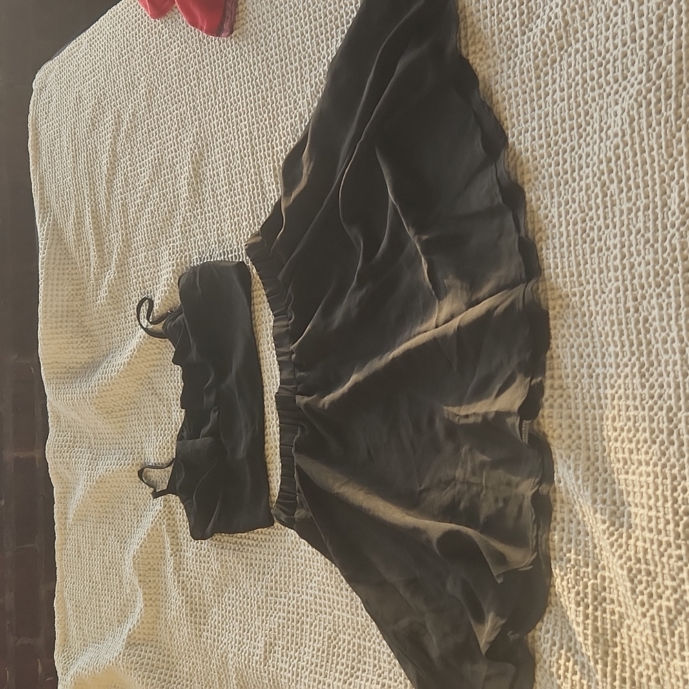 Clothes - Picture 2 of 5